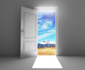 Porta aperta su campagna